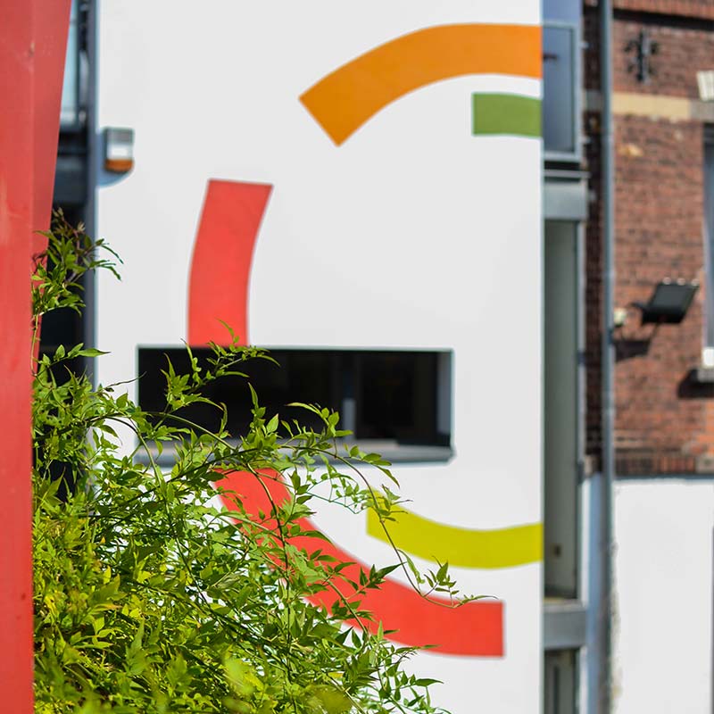image-facade-logo-vp image de la façade avec le logo village partenaire